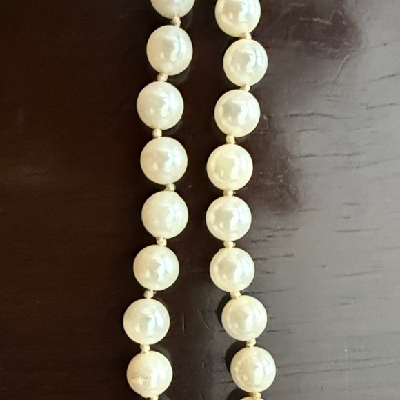 Classic Cream Pearl Necklace - Picture 4 of 4